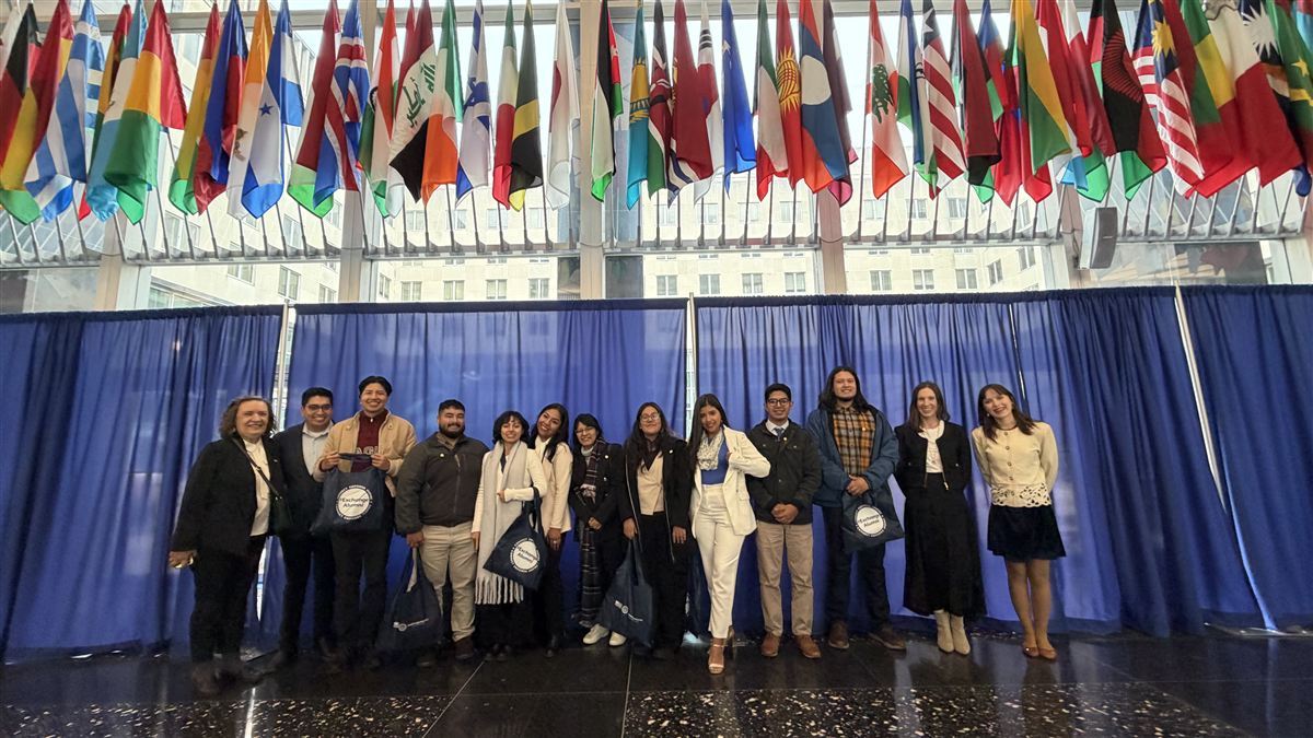 Exchange group at state building